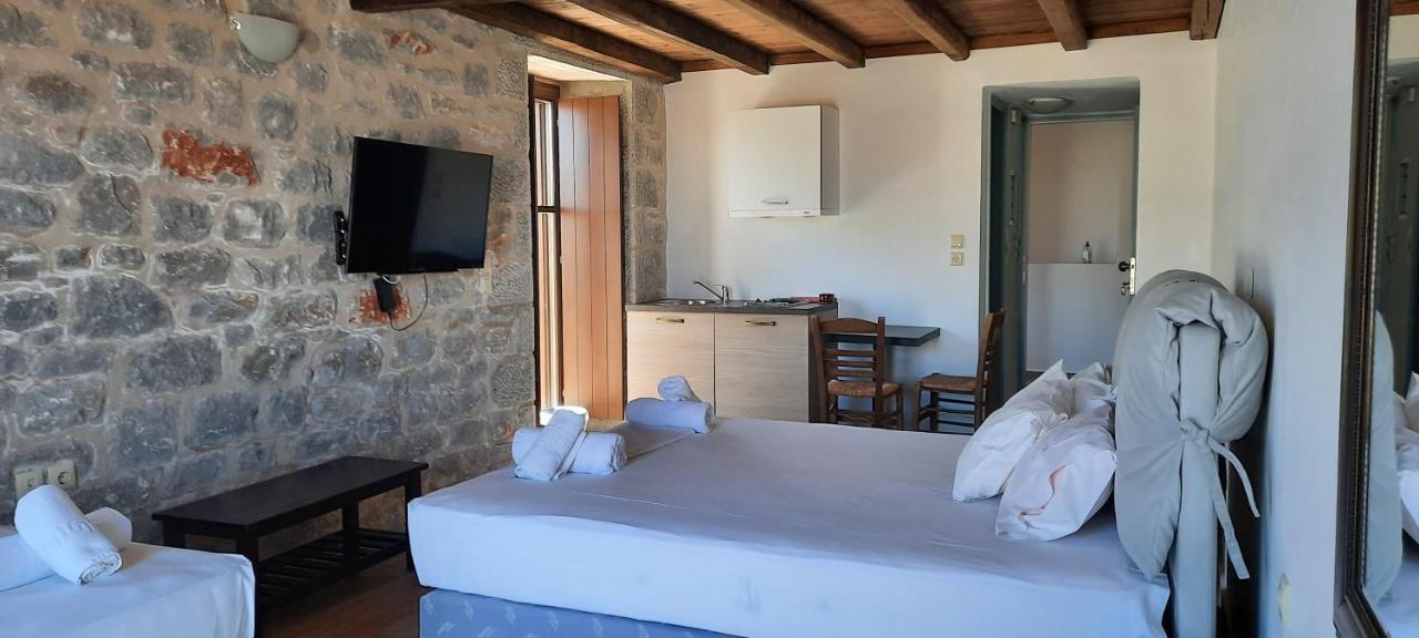 Koukouri Suites Areopoli Bagian luar foto