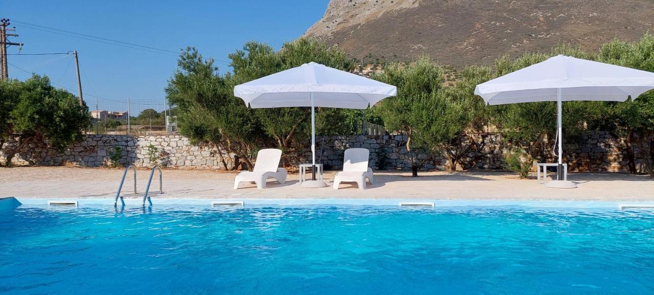 Koukouri Suites Areopoli Bagian luar foto