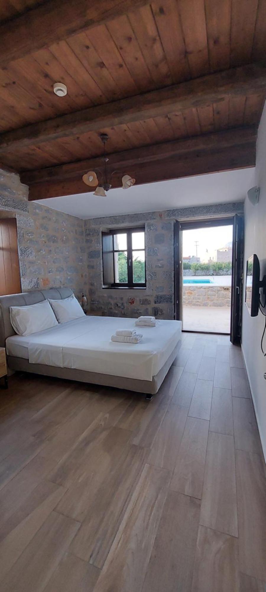 Koukouri Suites Areopoli Bagian luar foto