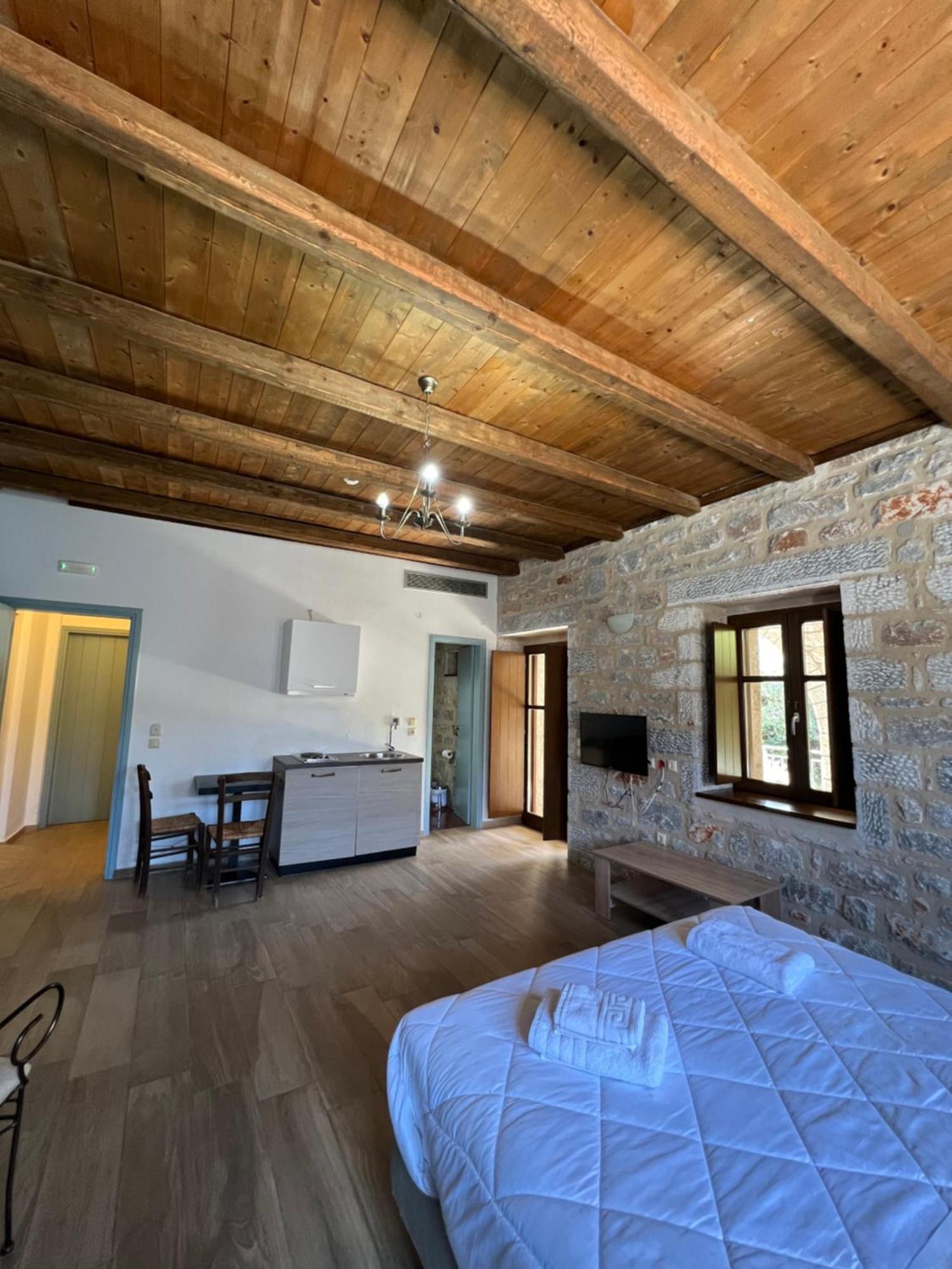 Koukouri Suites Areopoli Bagian luar foto