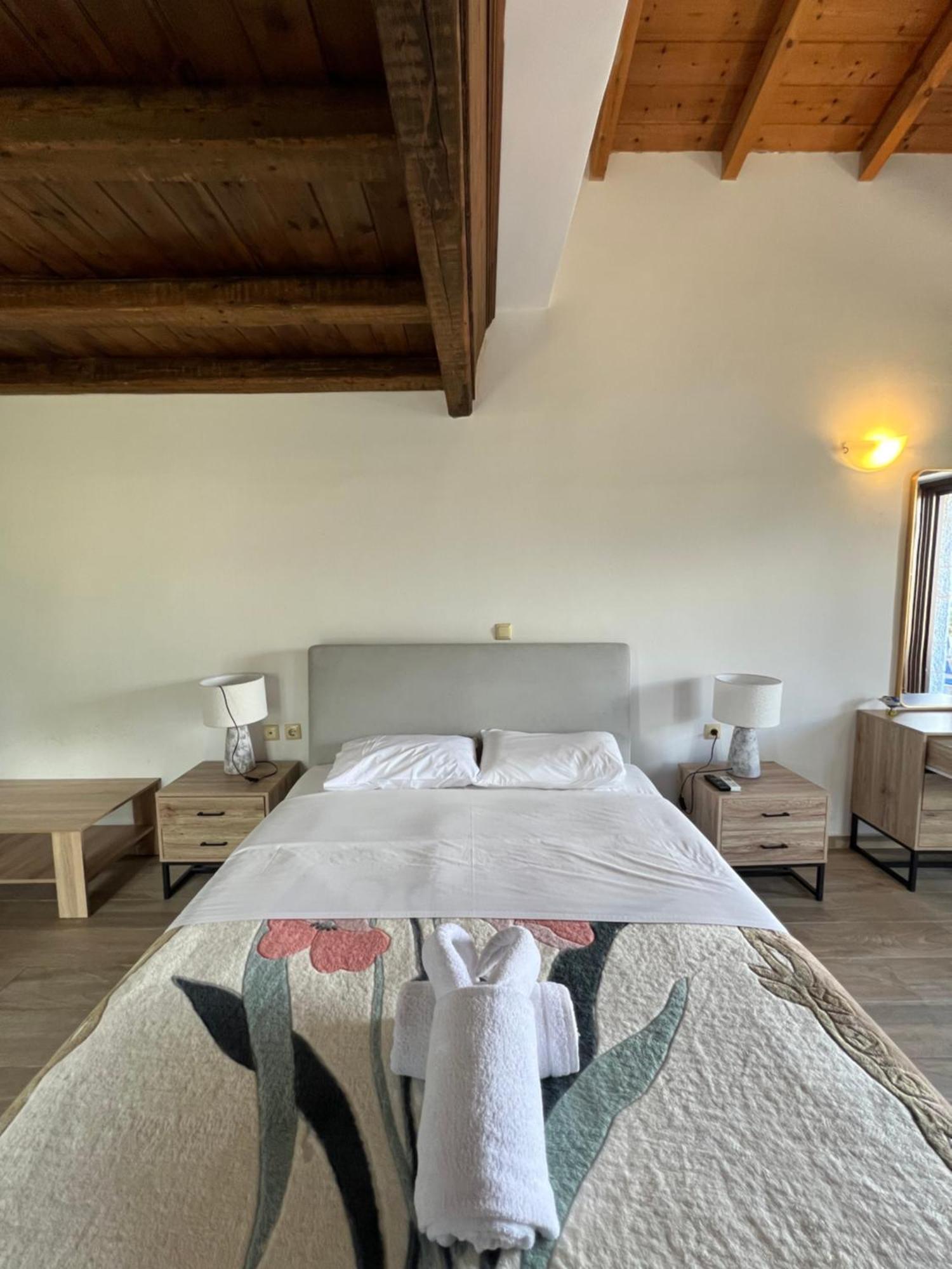 Koukouri Suites Areopoli Bagian luar foto