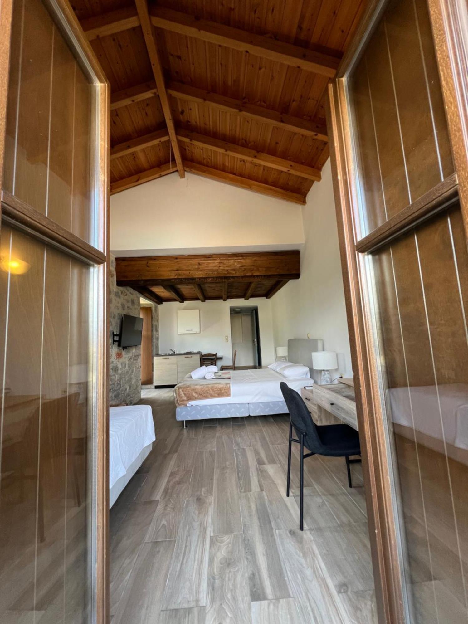 Koukouri Suites Areopoli Bagian luar foto